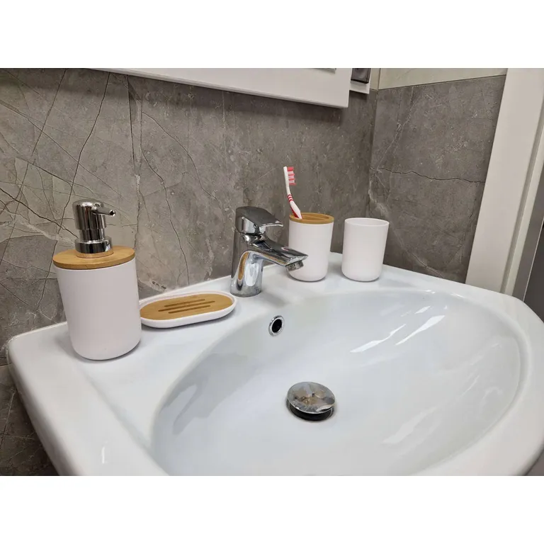 Fürdőszobai Készlet - Műanyag és Fa Elemekkel, Fehér Színben