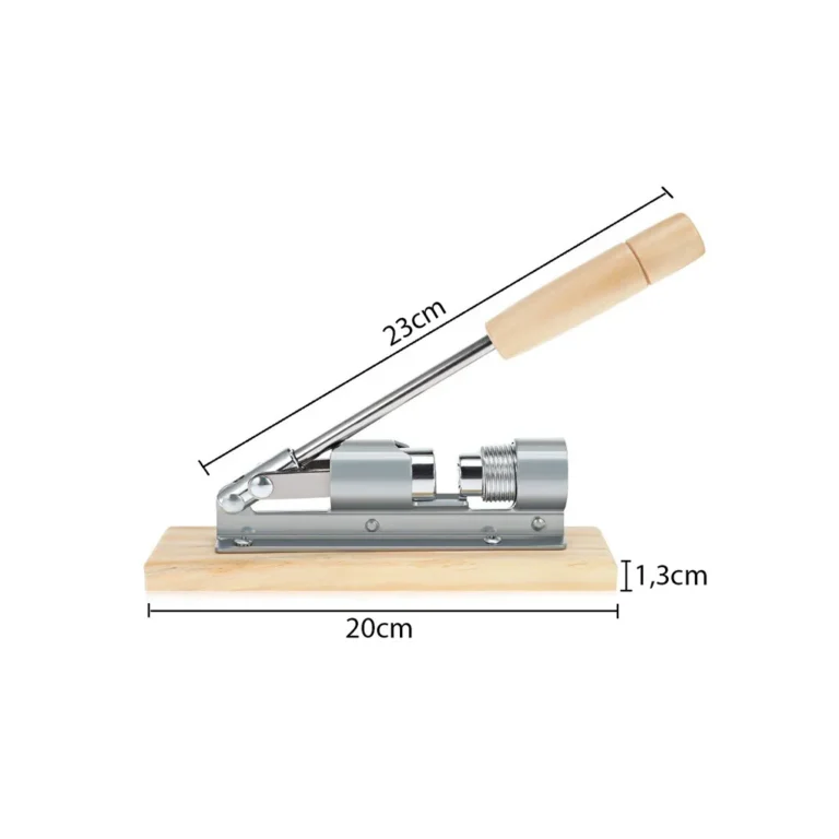 Fogangyús fém diótörő fa állványon, 20x5x1,3 cm