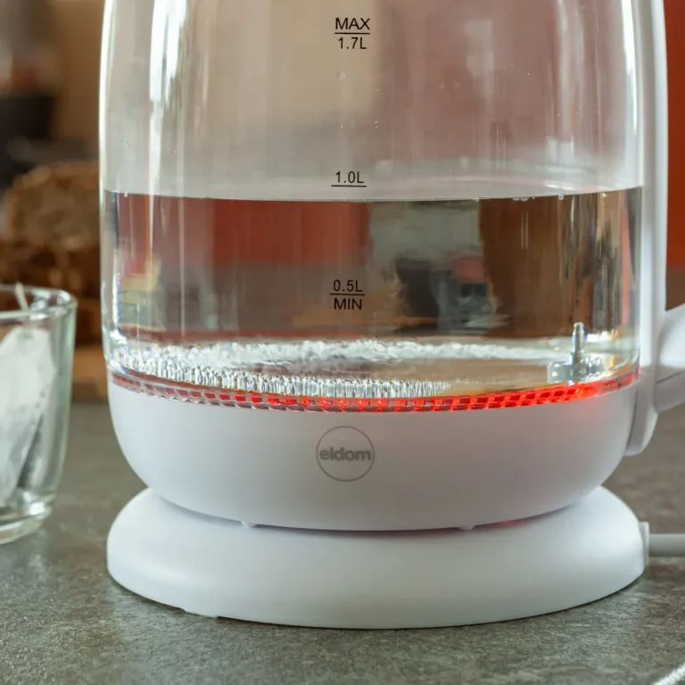 Vezeték nélküli elektromos vízforraló 1.7L fehér üveg LED: Gyorsan és pontosan forralja a vizet egy modern készülékkel
