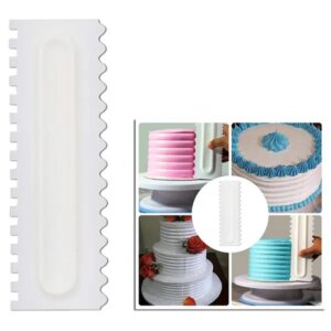 Fogakkal ellátott torta dekoráló spatula, tartós műanyag, 21.8 cm x 7.2 cm, fehér