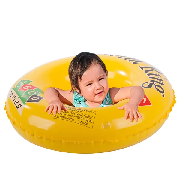 Kis felfújható kerék, hogy gyermeke úszhasson a medence vizében