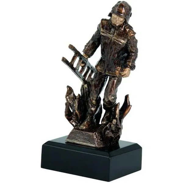 Öntött tűzoltó figura - 19 cm