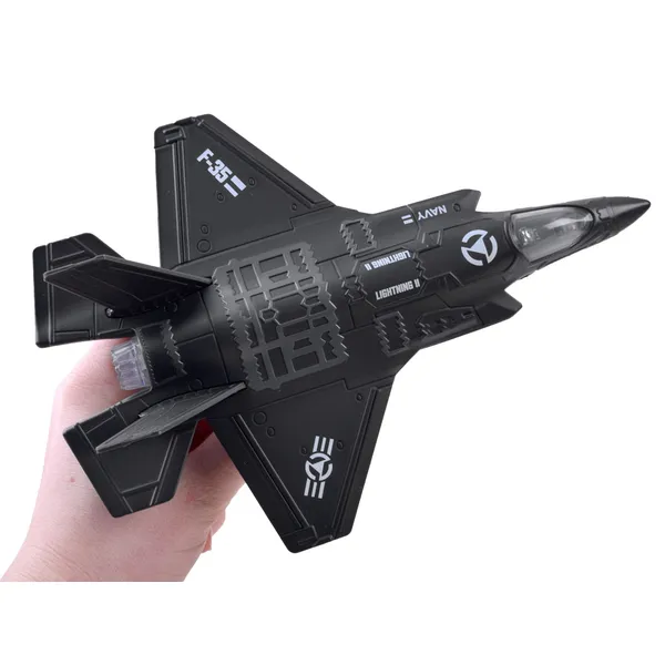 Fém vadászgép modell f-35 hanggal és fénnyel