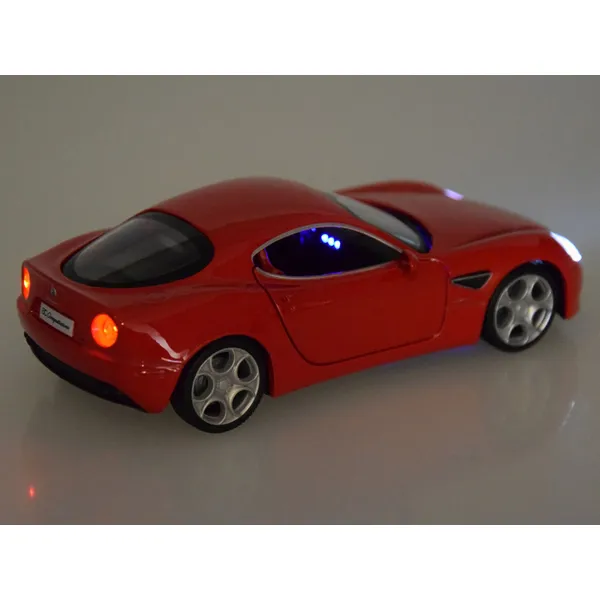 Alfa romeo 8c modell 1:32 hang-fény effektekkel