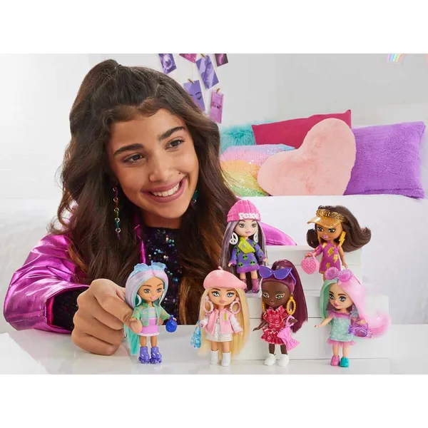 Barbie extra mini divatbaba - bordó stílus 8,5 cm