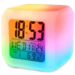 Színváltós kocka ébresztőóra LCD kijelzővel és hőmérővel, 8x8 cm
